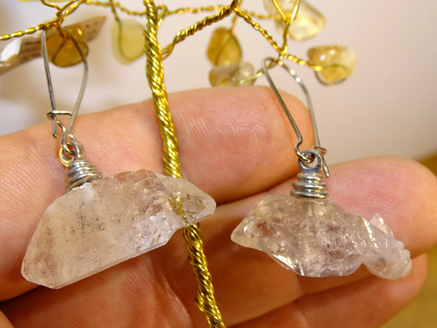 Boucles d'oreilles en cristal de roche 'Herkimer' (rare), cristaux naturels montés sur métal. Vendu en Argent ou en laiton finition argenté ou doré, qualité AA à AAA, parfait !