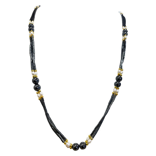 Hématite, collier avec perles biwa de 4 à 8 millimètres. 70 centimètres de longueur. 3 finitions au choix pour le système de fermeture (Argent, plaqué or, argenté). Une pierre naturelle à l'effet métal, superbe !