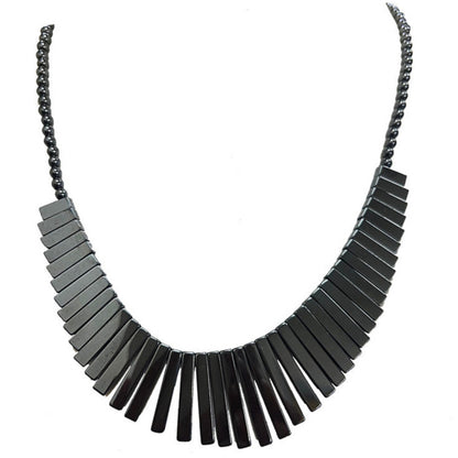 Hématite, collier 'Cléopâtre' en perles rondes de 6 mm avec panoramique de barrettes de 2 à 3 cm. 45 centimètres de longueur. 3 finitions au choix pour le système de fermeture (Argent, plaqué or, argenté). Une pierre à l'effet métal, superbe !