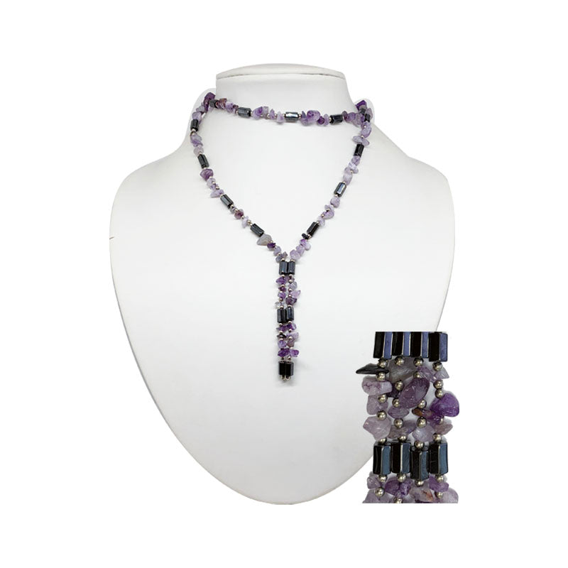 Collier ou bracelet multi-rang 'magnétique', en perle d'améthyste, quartz rose ou cristal de roche. Perle de type 'baroque/ chips'. Puissance : collier magnétique entre 300 à 600 gauss. Longueur : environ 90 centimètres