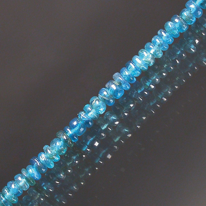 Apatite bleue ! Collier ou bracelet en formes de 'pastilles' de 4/6 millimètres. En bracelet de 17 à 21cm, en collier de 45 ou sautoir de 60cm. Qualité AA à AAA, superbes perles !