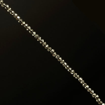Pyrite ! Collier ou bracelet en Argent et perles facettées de 2/3 millimètres. En bracelet de 17 cm ou en collier de 40 cm. Qualité AA à AAA !