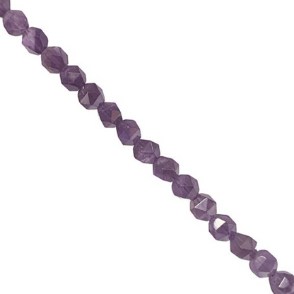 Perles 'Icosaèdres' de 6 millimètres en Améthyste. Option de vente en : fil de perles 38/39 cm, en bracelet de 17 à 21cm, en collier de 45 ou sautoir de 60cm. Qualité AA à AAA, superbes perles !