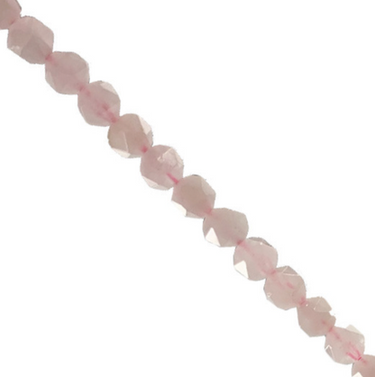 Perles 'Icosaèdres' de 6 millimètres en Quartz rose. Option de vente en : fil de perles 38/39 cm, en bracelet de 17 à 21cm, en collier de 45 ou sautoir de 60cm. Qualité AA à AAA, superbes perles !