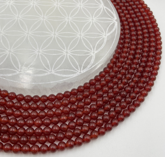 Cornaline, perles rondes de 6 ou 8 mm. Vendu en fil de perle 38/39 cm, en bracelet de 17 à 21cm, en collier de 45 ou sautoir de 60cm. Qualité AA à AAA !