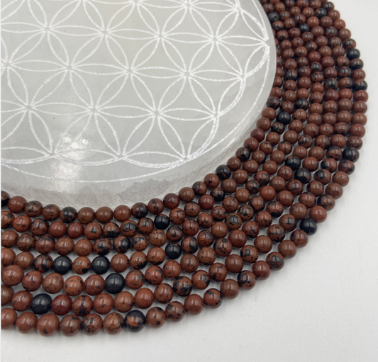 Obsidienne Acajou/ Mahogany, perles rondes de 6 ou 8 mm. Vendu en fil de perle 38/39 cm, en bracelet de 17 à 21cm, en collier de 45 ou sautoir de 60cm. Qualité AA à AAA, superbes perles !