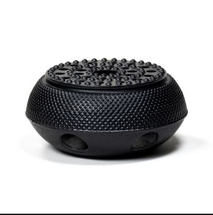 Les célèbres Théières émaillés en fonte, 'Tetsubin' et 'Tetsukyusu' de style traditionnel avec accessoires - 0,6, 1 ou 1,2 Litres. Options : tasse 65 ou 120 ml, chauffe-théière, assiette, porte couvercle... Parfait !