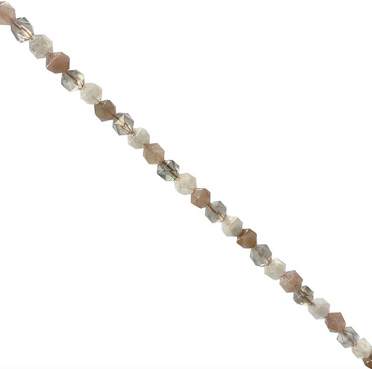 Perles 'Icosaèdres' de 6 millimètres en Pierre de lune et pierre de soleil. Option de vente en : fil de perles 38/39 cm, en bracelet de 17 à 21cm, en collier de 45 ou sautoir de 60cm. Qualité AA à AAA, superbes perles !