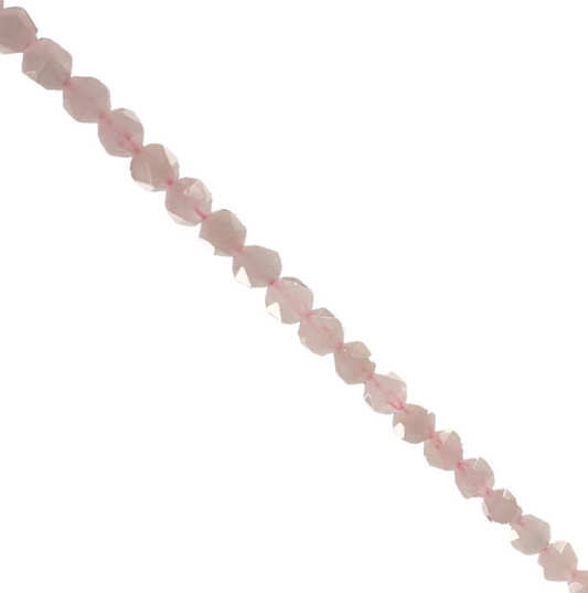 Perles 'Icosaèdres' de 6 millimètres en Quartz rose. Option de vente en : fil de perles 38/39 cm, en bracelet de 17 à 21cm, en collier de 45 ou sautoir de 60cm. Qualité AA à AAA, superbes perles !