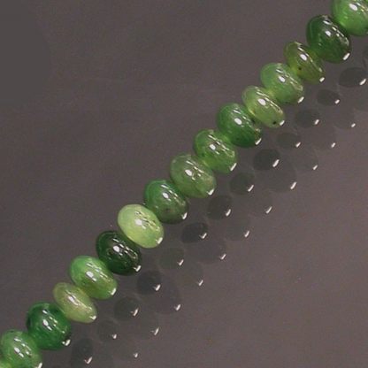 Jade ! Collier ou bracelet en formes de 'pastilles' de 4/6 millimètres. En bracelet de 17 à 21cm, en collier de 45 ou sautoir de 60cm. Qualité AA à AAA, superbes perles !