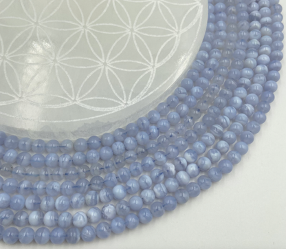 Agate 'Chalcedony'/'Blue Lace Agate', round beads of 6 and 8 mm, sold in 38/39 cm bead strand, in 17 to 21 cm bracelet, in 45 cm necklace or 60 cm sautoir. AA to AAA quality, superb blue beads!