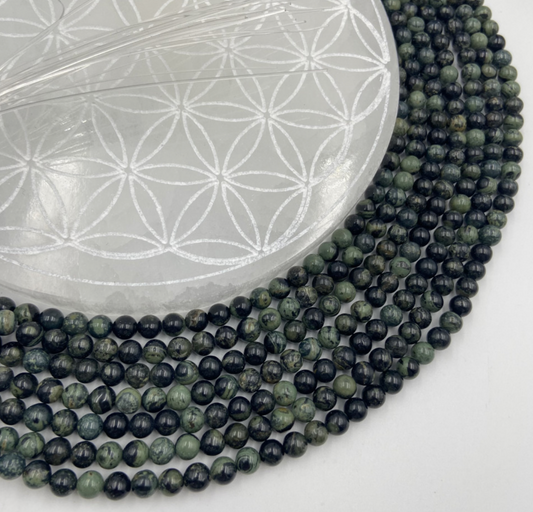 Jaspe Kambaba, perles rondes de 6 ou 8 mm. Vendu en fil de perle 38/39 cm, en bracelet de 17 à 21cm, en collier de 45 ou sautoir de 60cm. Qualité AA à AAA !