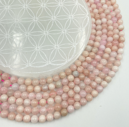 Morganite, perles rondes de 6 et 8 mm, vendu en fil de perle 38/39 cm, en bracelet de 17 à 21cm, en collier de 45 ou sautoir de 60cm. Qualité AA à AAA !