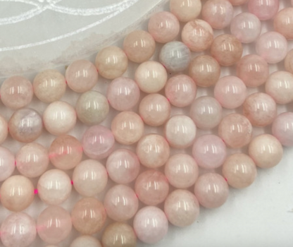 Morganite, perles rondes de 6 et 8 mm, vendu en fil de perle 38/39 cm, en bracelet de 17 à 21cm, en collier de 45 ou sautoir de 60cm. Qualité AA à AAA !