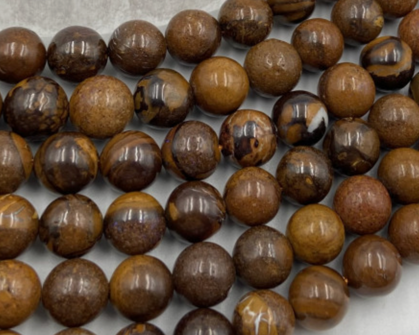 Opale Boulder d'Australie, perles rondes de 6 ou 8 mm. Vendu en fil de perle 38/39 cm, en bracelet de 17 à 21cm, en collier de 45 ou sautoir de 60cm. Qualité AA à AAA !