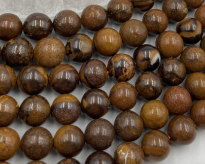 Opale Boulder d'Australie, perles rondes de 6 ou 8 mm. Vendu en fil de perle 38/39 cm, en bracelet de 17 à 21cm, en collier de 45 ou sautoir de 60cm. Qualité AA à AAA !