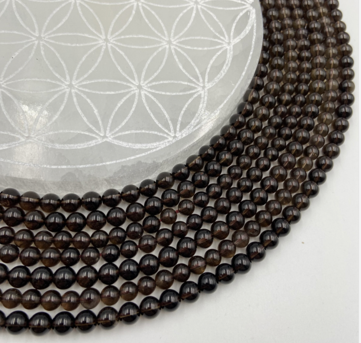 Cristal de roche fumé/ Quartz Fumé, perles rondes de 6 ou 8 mm. Vendu en fil de perle 38/39 cm, en bracelet de 17 à 21cm, en collier de 45 ou sautoir de 60cm. Qualité AA à AAA !