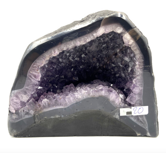 Géode d'améthyste de 7,8 kilogrammes - 18,5 x 23,5 centimètres. Superbe qualité AA, en provenance du Brésil !