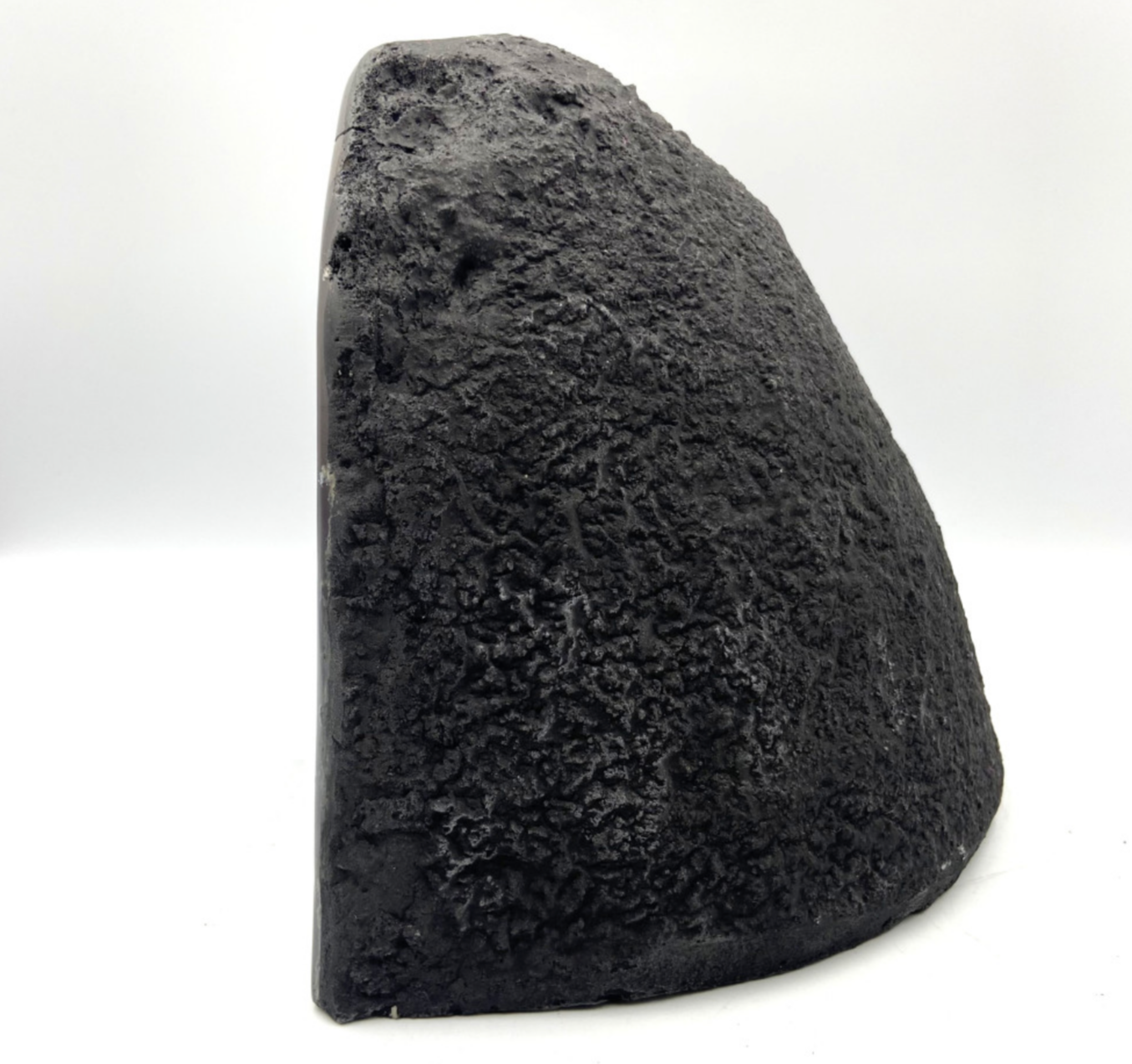Géode d'améthyste de 7,8 kilogrammes - 18,5 x 23,5 centimètres. Superbe qualité AA, en provenance du Brésil !
