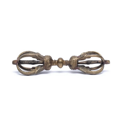 Bronze dorje and bell with beautiful Ganesh engravings and other fine details. Two sizes to choose from, from 17 to 22 centimeters. These sacred tools are of excellent quality!
