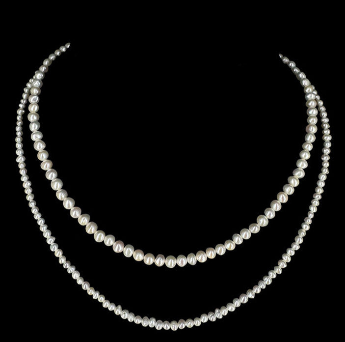 Perles Biwa ! Collier multi-rangs (2), en perles de formes naturelles. Finition en Argent et perles de 3/4 millimètres. Longueur 40 centimètres.