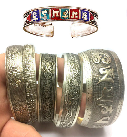 'Cuff' type bracelet, made of silver-plated brass, with Mantra (Buddhist prayer) engraving or fancy engraving, superb!