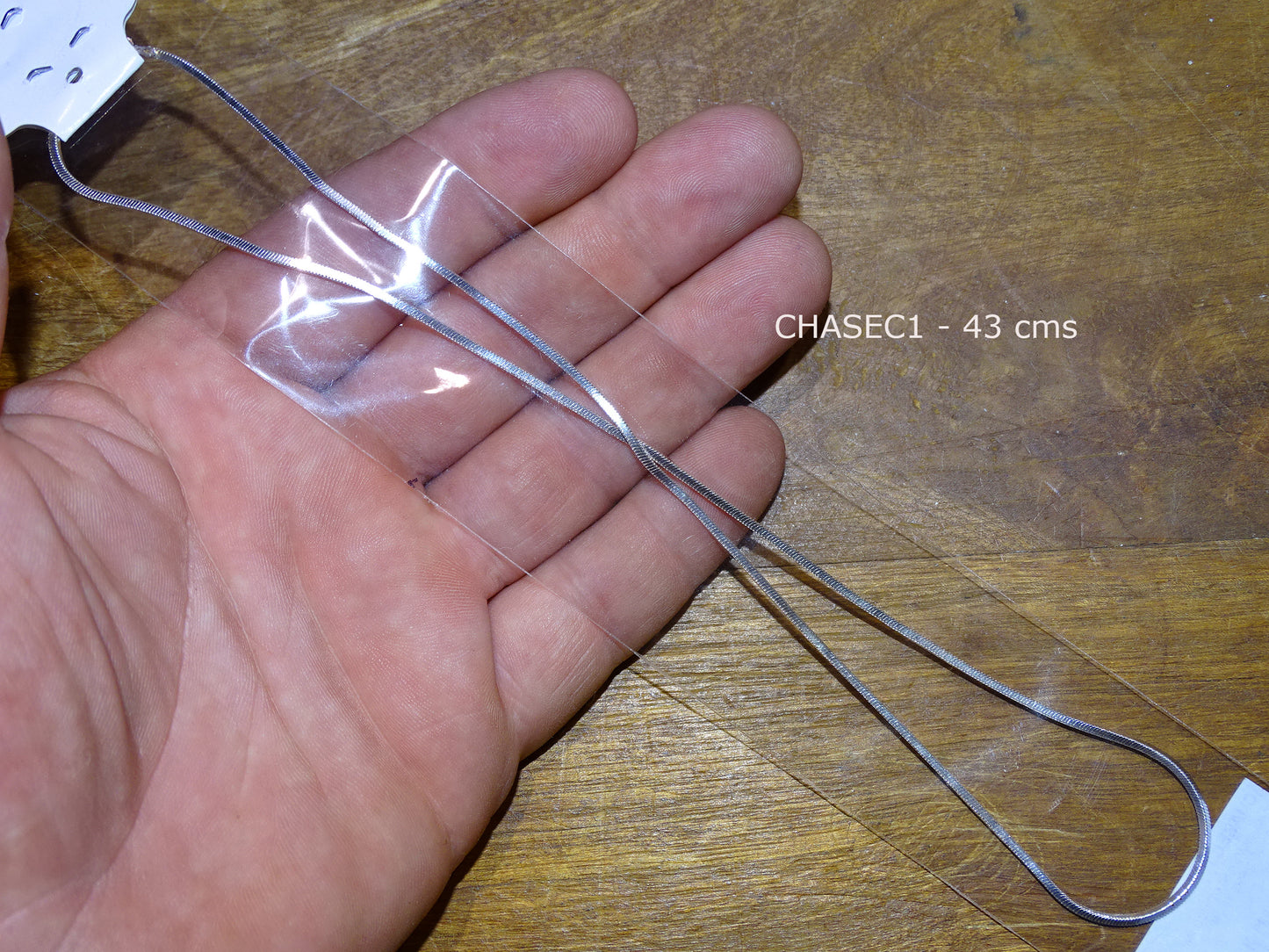 Sélection de chaînettes de 43 à 65 centimètres en Argent 0.925. 10 modèles au choix ! Parfait pour vos pendentifs prféférés !