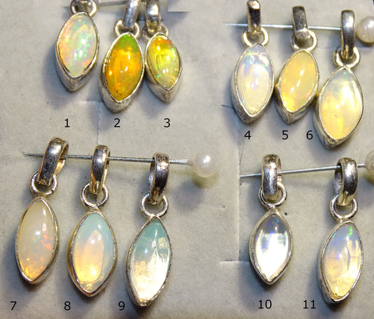 Opale Welo, l'authentique et mythique pierre ! Pendentif monté sur Argent 0.925, dimensions : 12 à 14 millimètres . Pendentif vendu seul ou avec chainette en Argent !