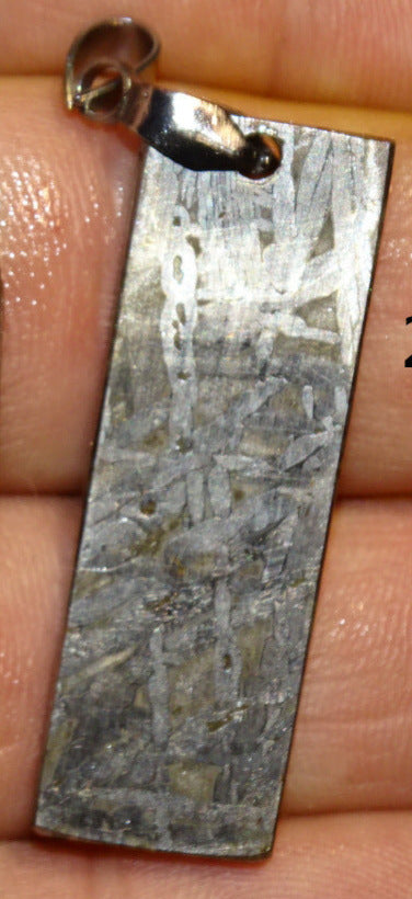 Météorites 'Muonionalusta' (Suède), pendentif avec attache en Argent. Ø 35x14x5mm - 9,6 grammes. Superbe pièce, magnifique !
