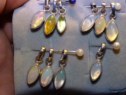 Opale Welo, l'authentique et mythique pierre ! Pendentif monté sur Argent 0.925, dimensions : 12 à 14 millimètres . Pendentif vendu seul ou avec chainette en Argent !