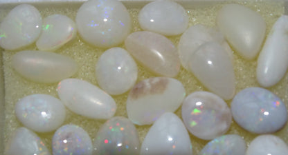 Opale Welo d’Éthiopie, les plus belles des opales. Incroyable reflets multicolore, superbes pièces, parfait pour vos créations, collections, exposition...!