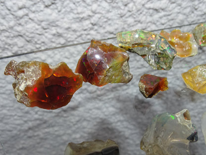 Opale Welo d’Éthiopie - Sélection de spécimens bruts de 1 à 7,5 grammes, de 10x10x0,5mm à 35x25x20. Très belle pièce, parfait en collection ,bijouterie, exposition...