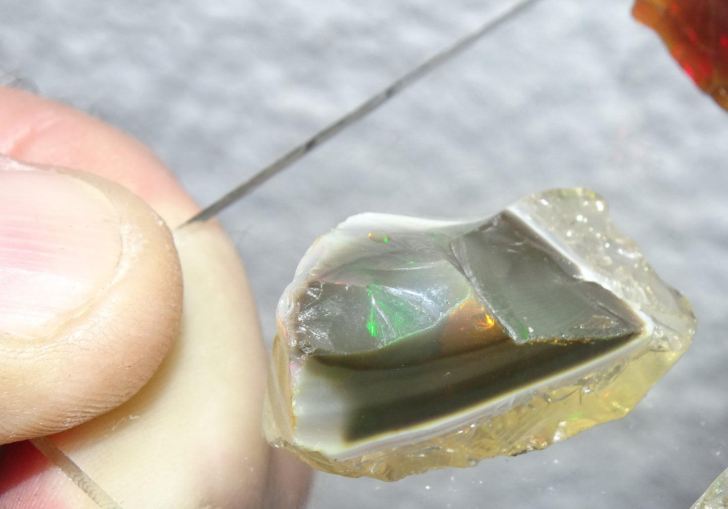 Opale Welo d’Éthiopie - Sélection de spécimens bruts de 1 à 7,5 grammes, de 10x10x0,5mm à 35x25x20. Très belle pièce, parfait en collection ,bijouterie, exposition...