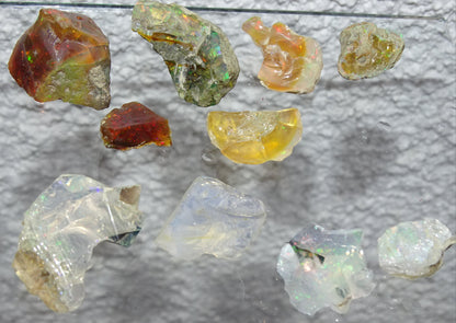 Opale Welo d’Éthiopie - Sélection de spécimens bruts de 1 à 7,5 grammes, de 10x10x0,5mm à 35x25x20. Très belle pièce, parfait en collection ,bijouterie, exposition...