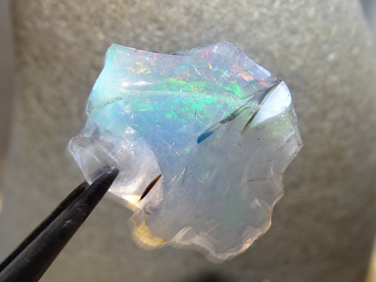 Opale Welo d’Éthiopie - Sélection de spécimens bruts de 1 à 7,5 grammes, de 10x10x0,5mm à 35x25x20. Très belle pièce, parfait en collection ,bijouterie, exposition...