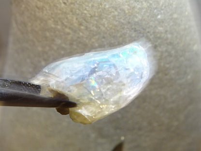 Opale Welo d’Éthiopie - Sélection de spécimens bruts de 1 à 7,5 grammes, de 10x10x0,5mm à 35x25x20. Très belle pièce, parfait en collection ,bijouterie, exposition...