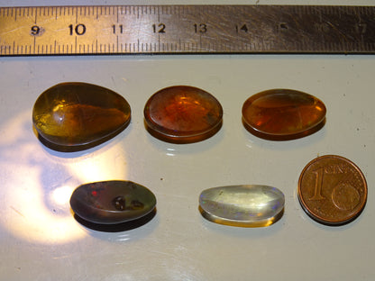 Opale multi-feu, cabochons au choix de 1,9x0,8x7 millimètres à 23x15x0,9. L'authentique et mythique pierre pafait en bijouterie, collection ,exposition...!