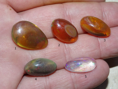 Opale multi-feu, cabochons au choix de 1,9x0,8x7 millimètres à 23x15x0,9. L'authentique et mythique pierre pafait en bijouterie, collection ,exposition...!
