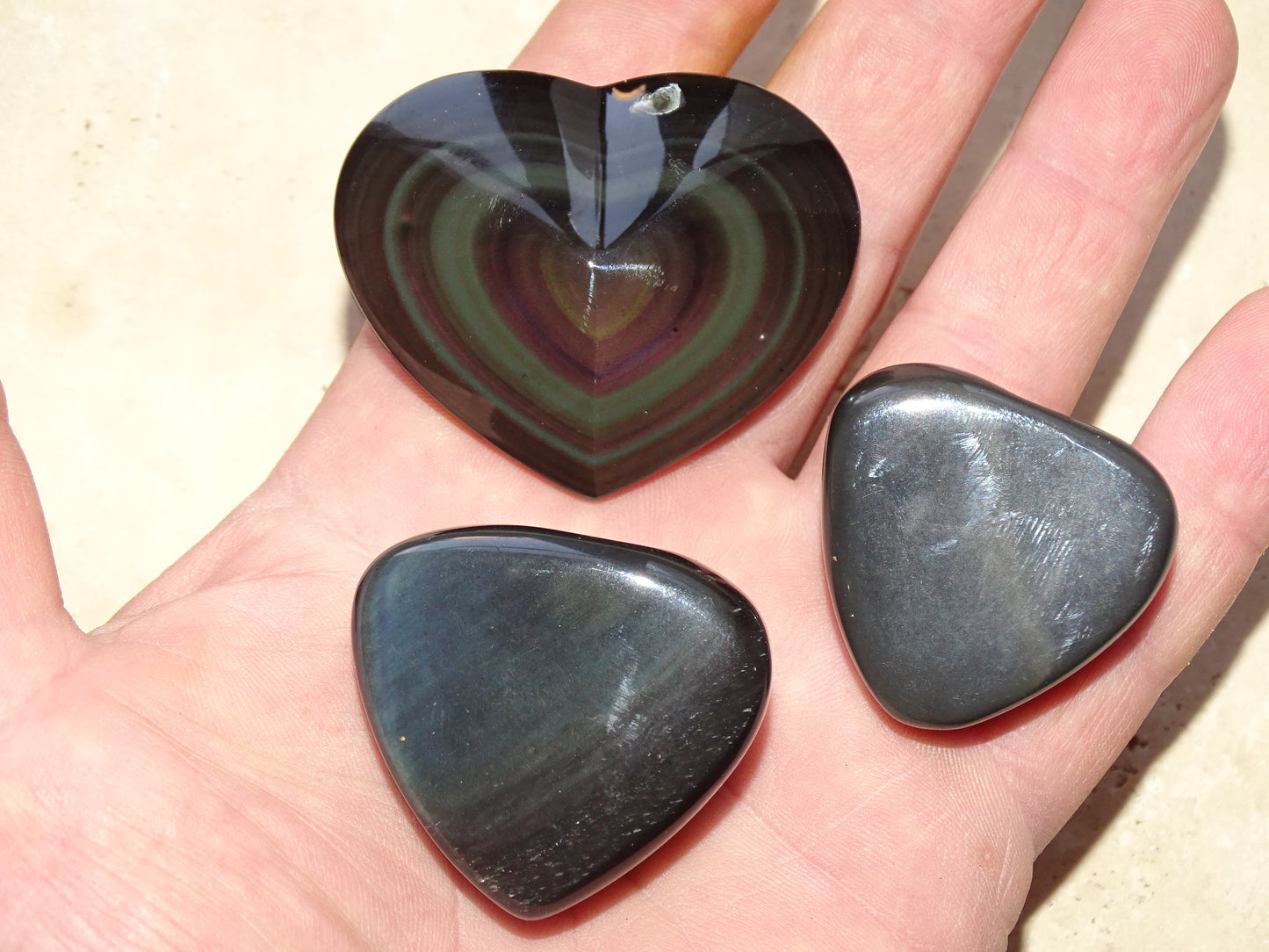 35 to 50 millimeters celestial eye obsidian heart. Beautifully finished, intense reflections, magnificent pieces!