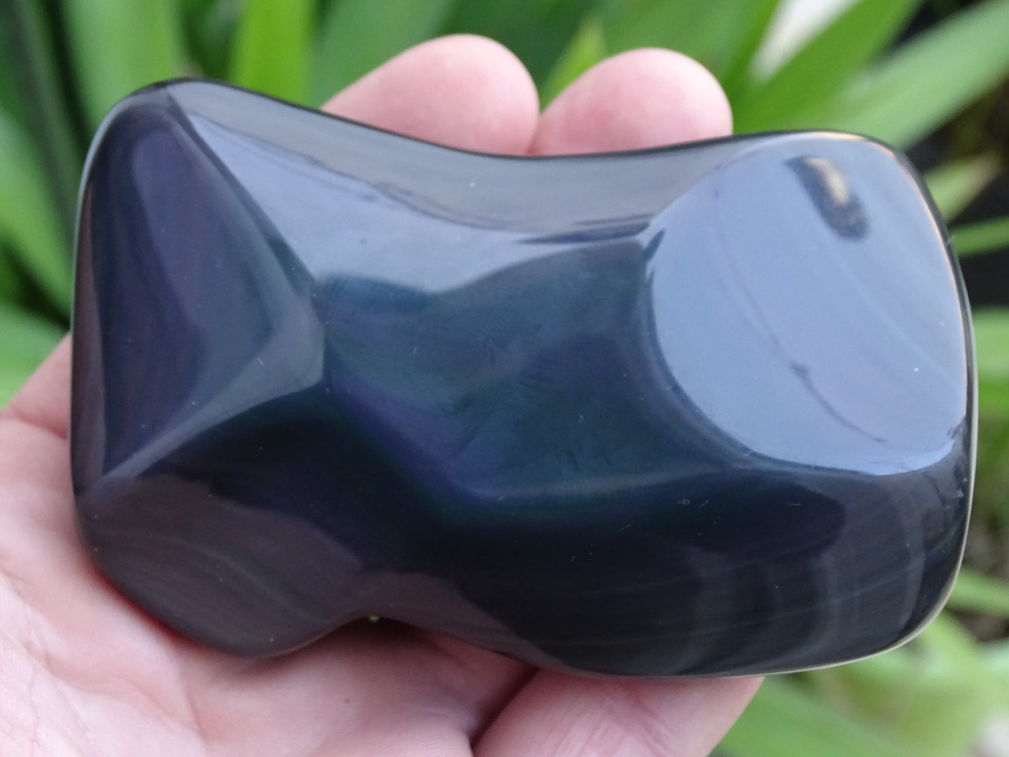 Obsidienne Oeil céleste, de 92x57x30mm - 263,8 grammes. Très belle qualité, des couleurs incroyables, rare !