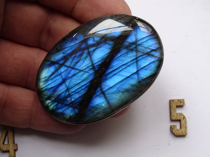 Labradorite, a selection of pebbles/flat stones, in a choice of designs, approximately 6x4x1.5 cm. A good size for massage stones. Very high quality, with incredible hologram reflections, perfect!