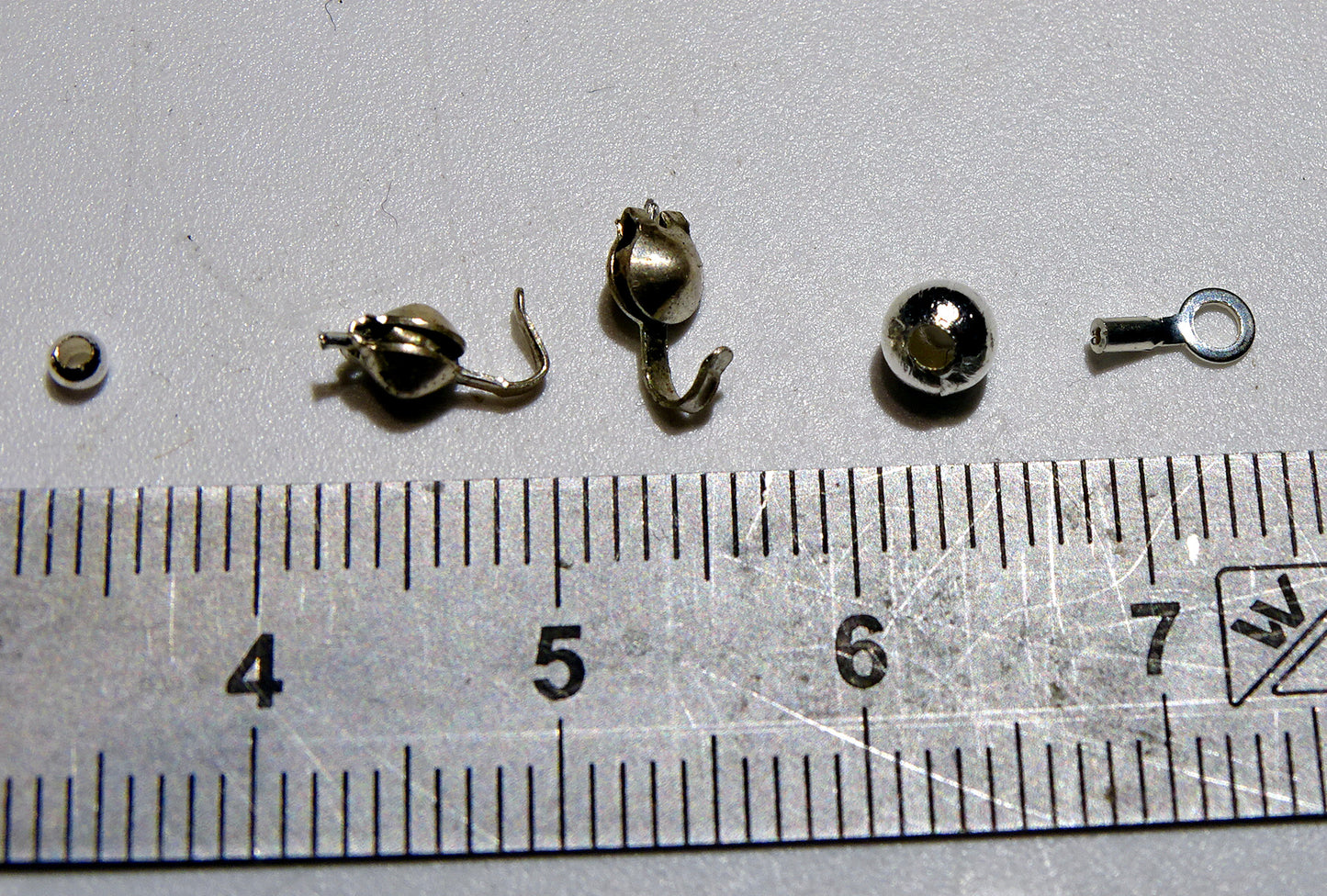 Les principaux apprêts en Argent 0,925 pour vos créations et réparations ! Fermoirs, anneaux, perles, tiges, bélières, boucles d'oreilles... Très bonne qualité !