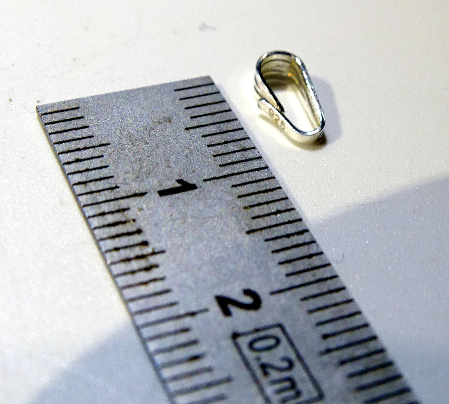 Les principaux apprêts en Argent 0,925 pour vos créations et réparations ! Fermoirs, anneaux, perles, tiges, bélières, boucles d'oreilles... Très bonne qualité !