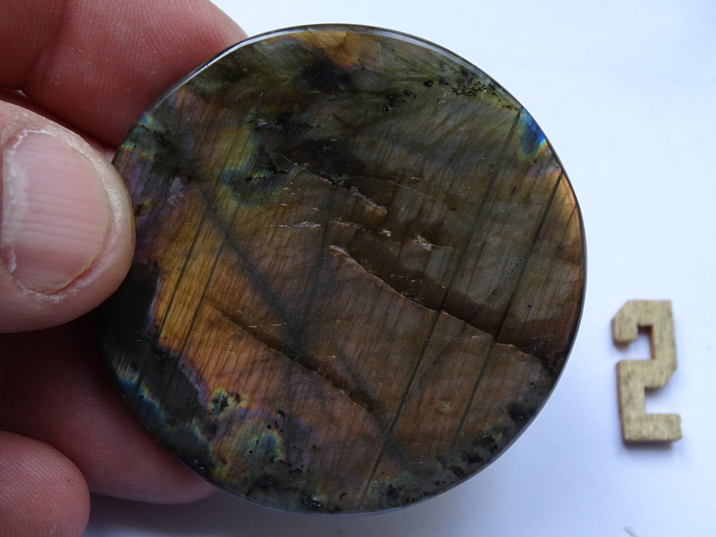 Labradorite, pierres/ cabochons de tailles L rondes et plates, modèles au choix, environ 55x55x0,9 mm - 30 grammes. Parfait pour être monter en bijouterie. Très belle qualité, des reflets hologramme incroyable !