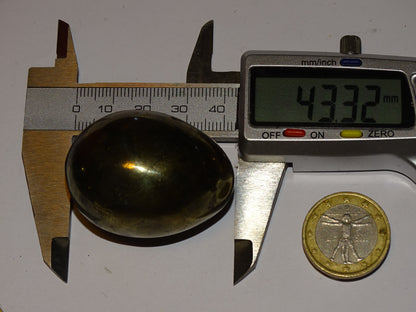 Sélection d'oeufs en pyrite et chalcopyrite, de 45 à 146 grammes, de 30 à 47 millimètres de diamètre. Très belle qualité, parfait pour la lithothérapie, collection, exposition...!
