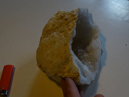 Géode en quartz/ Cristal de roche naturel de 20x14x12 centimètres - 2 106 grammes. Magnifique spécimen trés bien formé !