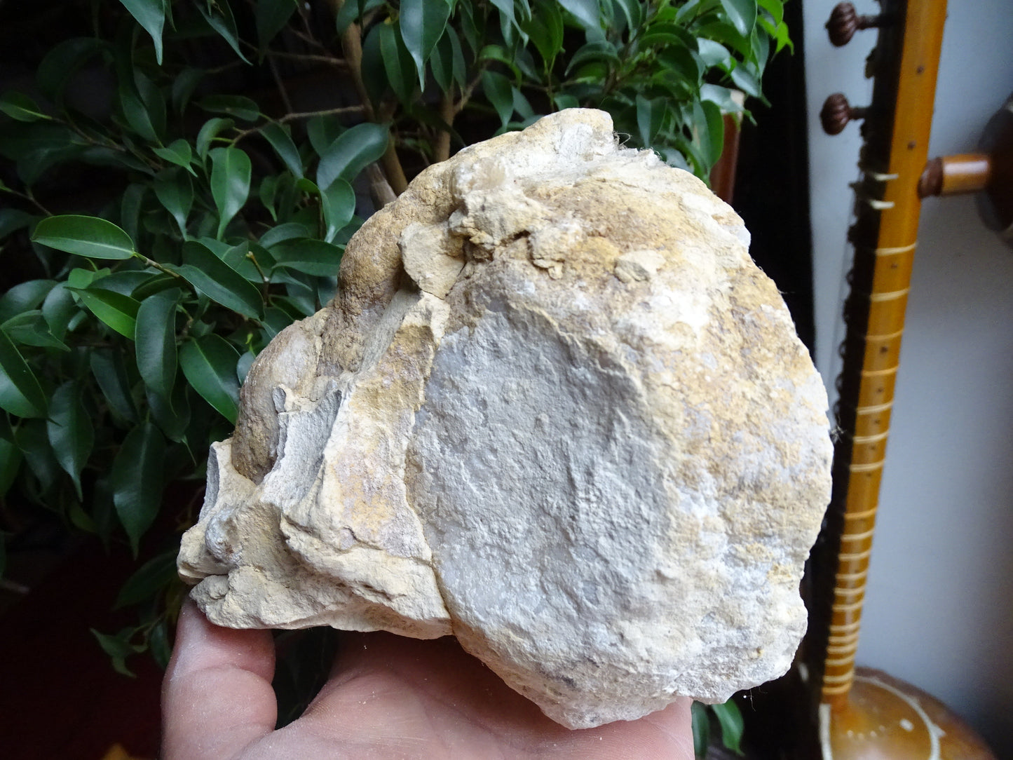 Géode en quartz/ Cristal de roche, de 16x14x12 centimètres  - 1 684 grammes. Magnifique spécimen naturel !