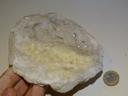 Géode en quartz/ Cristal de roche naturel de 16x13x4 centimètres de hauteur - 785 grammes. Magnifique spécimen !