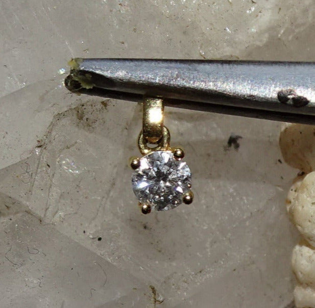 Diamant, authentique 'Solitaire', pendentif haut de gamme, taille de 5 x 5 mm, poids de 2 carats environ sur montage en Or - Très belle qualité pour ce joyau !