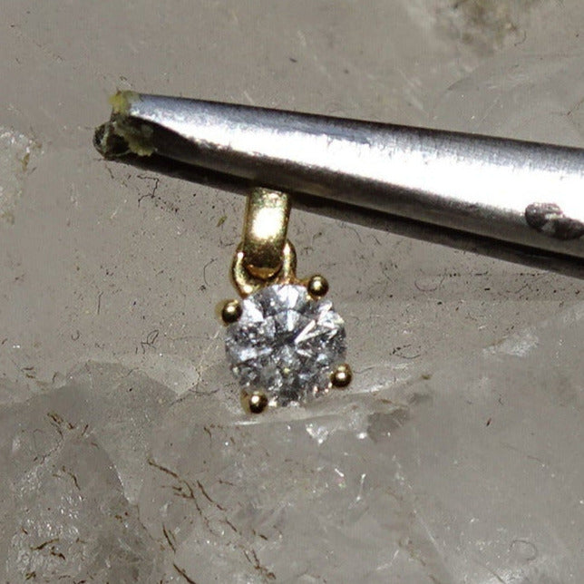 Diamant, authentique 'Solitaire', pendentif haut de gamme, taille de 5 x 5 mm, poids de 2 carats environ sur montage en Or - Très belle qualité pour ce joyau !